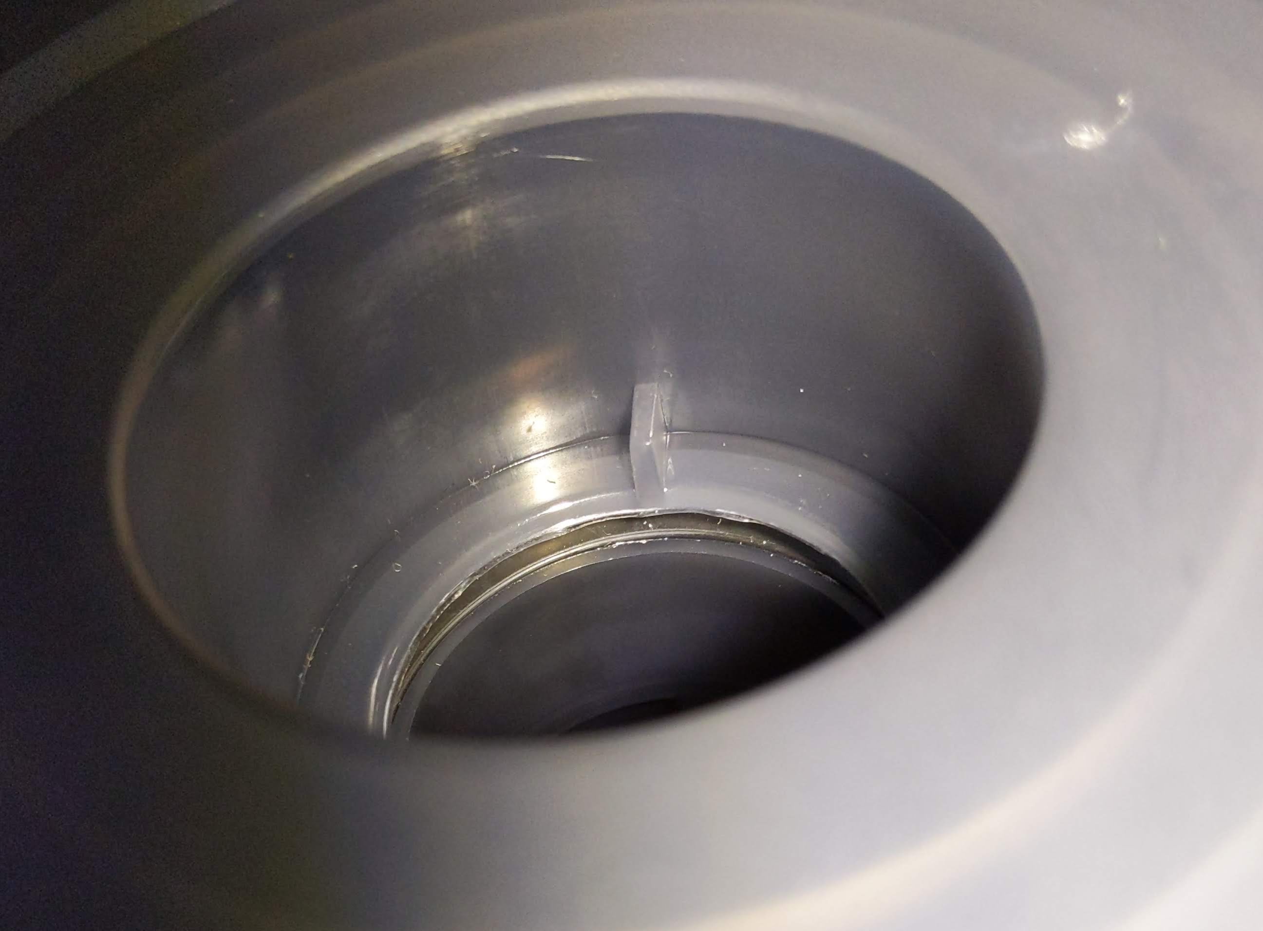 Drybox with MATT spool showing the hole in the middle doesn't close completely