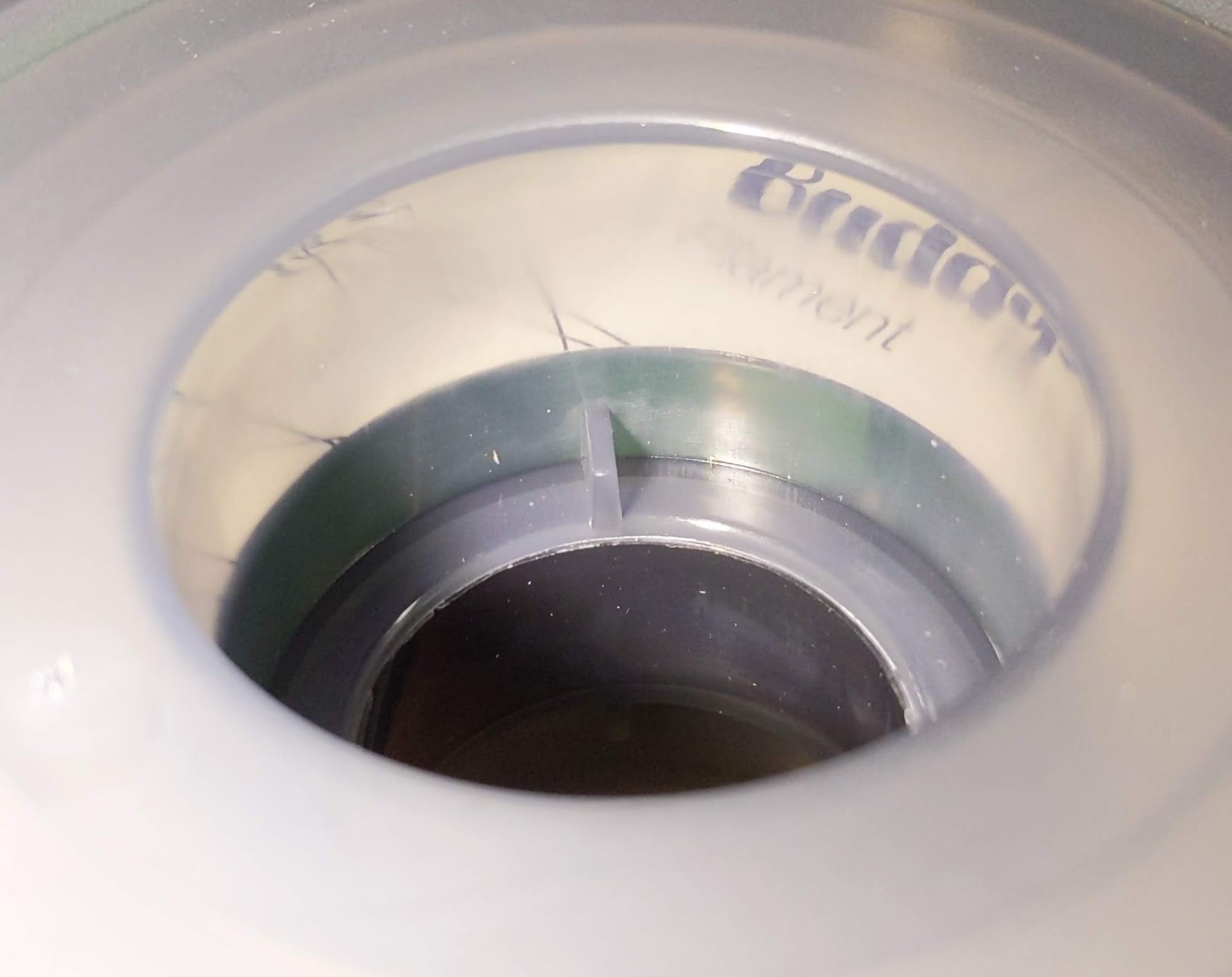 Drybox with a thin Buddy3D spool that shows the centre hole fuly closed and sealed